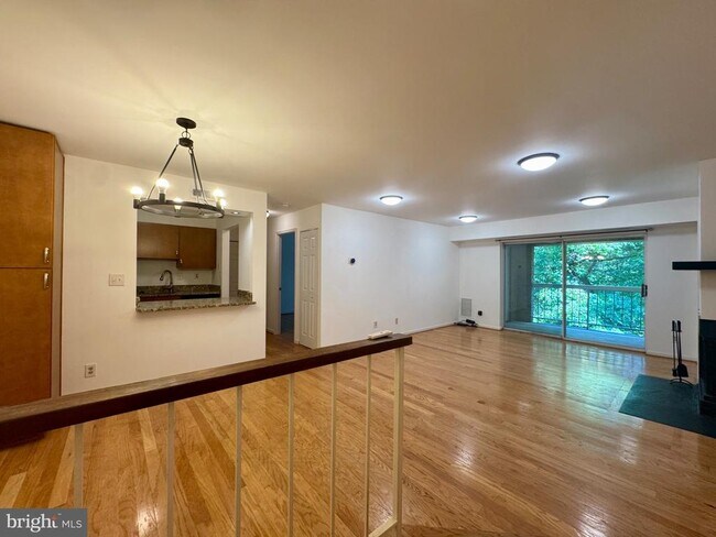 Foto del edificio - 5932 Cove Landing Rd