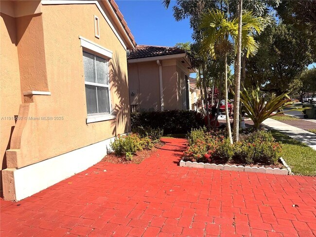 Foto del edificio - 3725 NE 23rd Ct