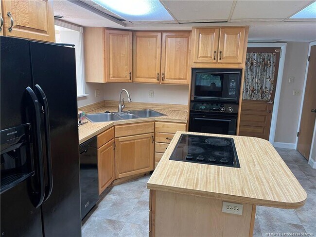 Foto del edificio - 2327 NE 16th Ct