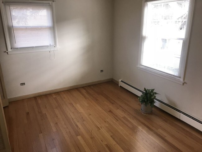 Foto del edificio - 9228 N Woodland Dr