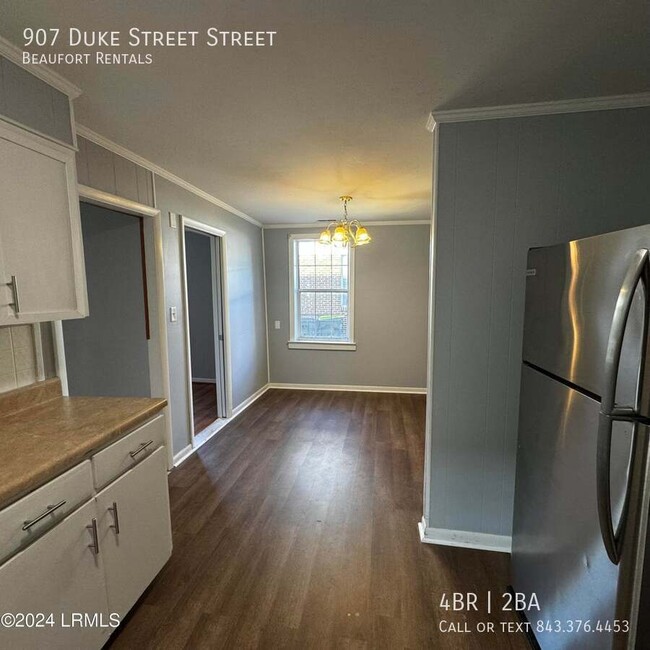 Building Photo - 907 Duke St
