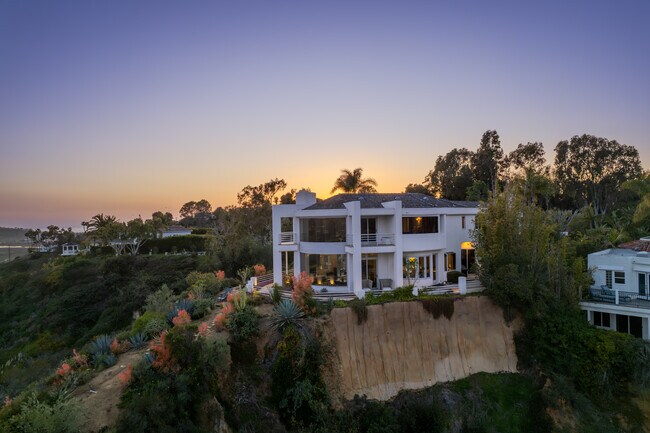 Building Photo - 4628 Rancho Reposo