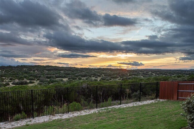 Foto del edificio - 6808 Cliff Rose Dr