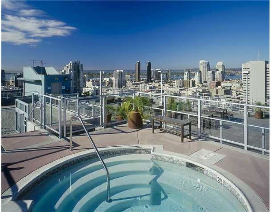 roof top/ bbq/ jaquzzi - 1080 Park Blvd
