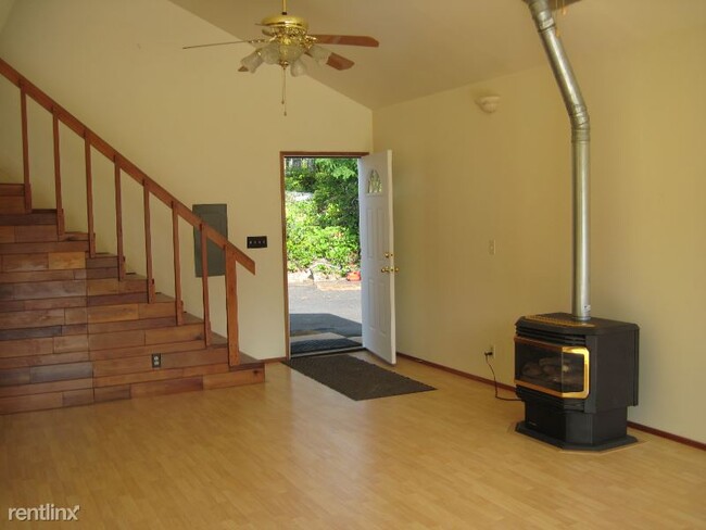 Building Photo - 2 br, 1 bath House - 2511 E Timberlake Wes...