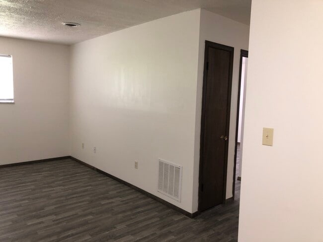 Building Photo - 97 Palomino Dr