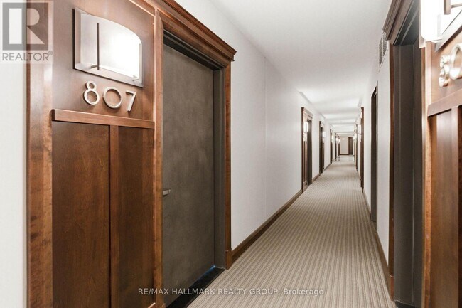 Building Photo - 238 Besserer St