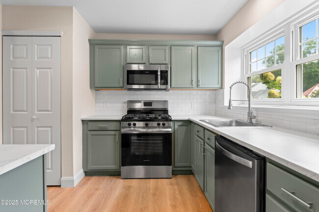 Foto del edificio - 140 Westchester Dr