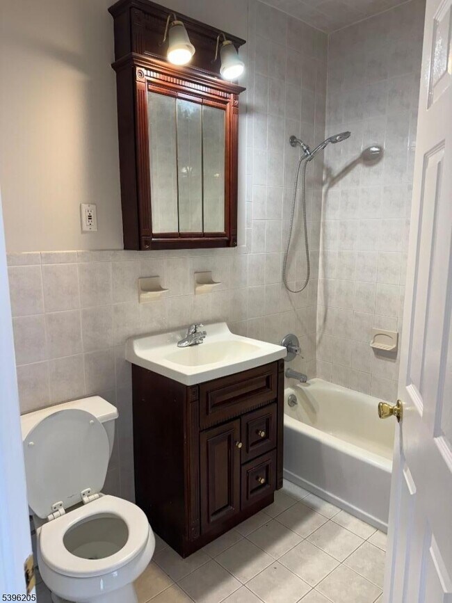 Foto del edificio - 507 Bloomfield Ave