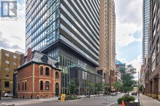Building Photo - 15 Grenville St