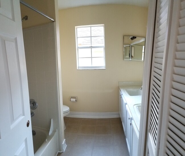 Second Floor Bathroom - 7438 Victoria Cir