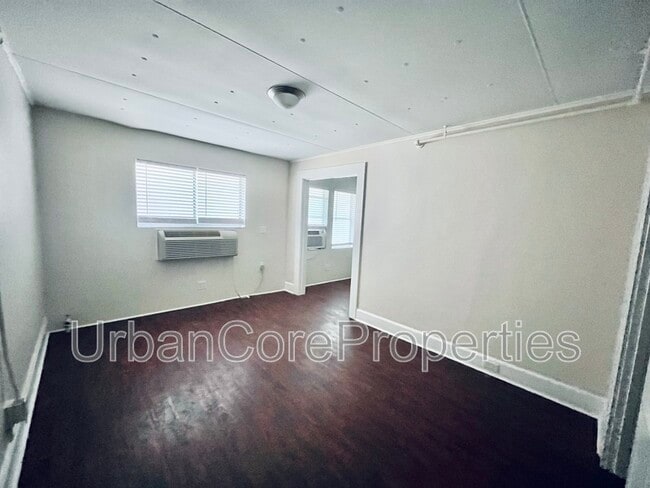 Building Photo - 216 5th Ave N