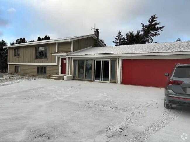 Building Photo - 728 Green Briar Rd