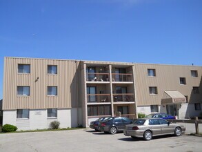 Building Photo - 9 Mandalay Drive