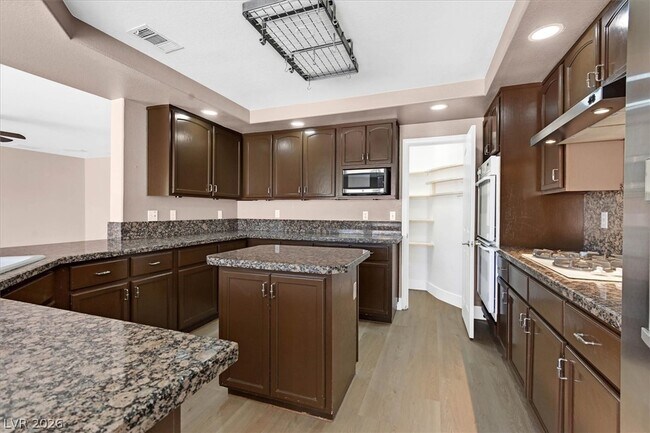Foto del edificio - 2704 Timber Crossing Ct
