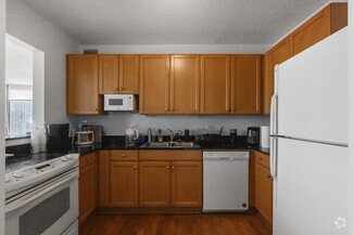 Building Photo - 400 N La Salle Dr