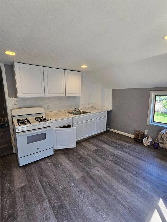 Building Photo - 30 Woodcliff Ave