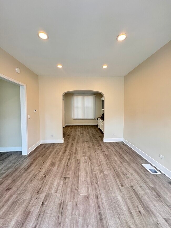 Building Photo - 624 N Spaulding Ave