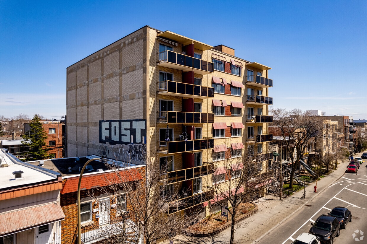 Building Photo - 5735-5745 Rue Saint-Hubert