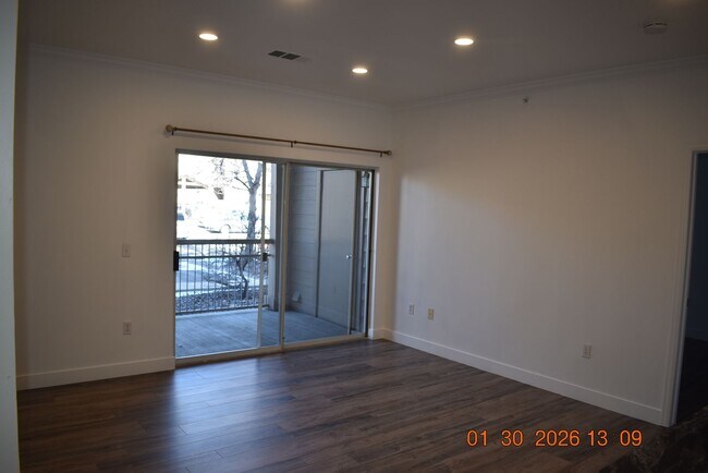 Foto del edificio - Beautiful Ground Floor Condo in Falling Water Condominiums!!
