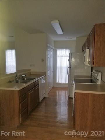Building Photo - 2716 Rabbit Ridge Dr