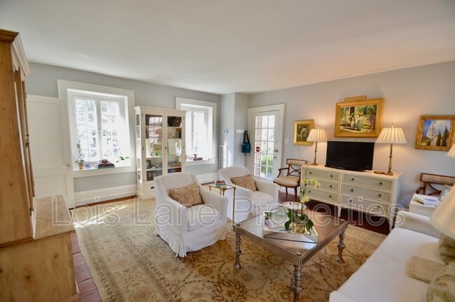 Building Photo - 15 E Battery