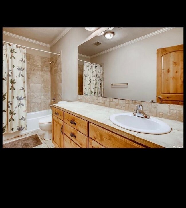 Building Photo - 8934 N Pine Hollow Dr