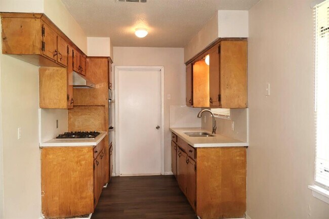 Building Photo - 6415 Heath St