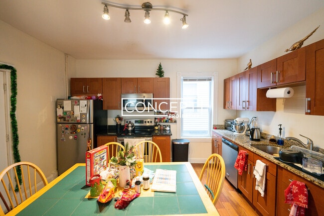 Building Photo - 20 Lawn St