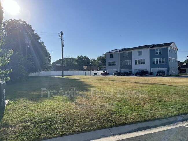 Building Photo - 8514 Chesapeake Blvd