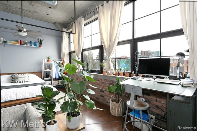 Building Photo - 55 W Canfield St