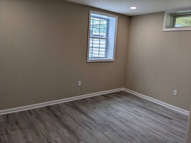 Building Photo - 142 Lord Cir