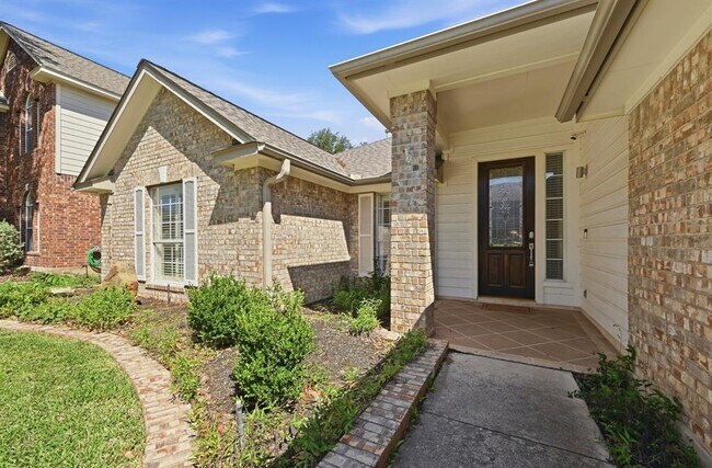 Foto del edificio - 905 Hunter's Creek Dr