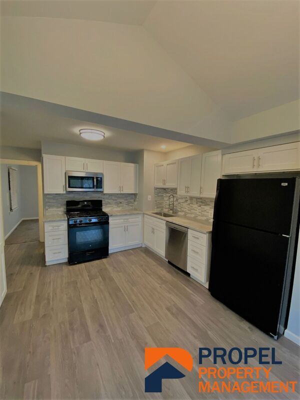 Foto del edificio - 3345 Edgewood Dr