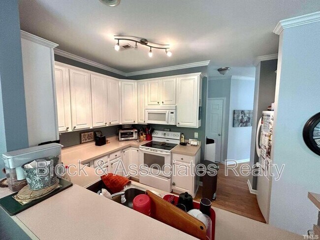 Building Photo - 8417 Aztec Dawn Ct