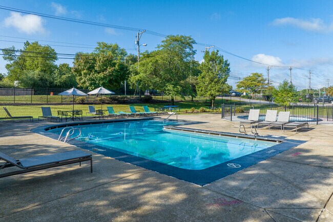 Piscina - Willow Hill Apartments