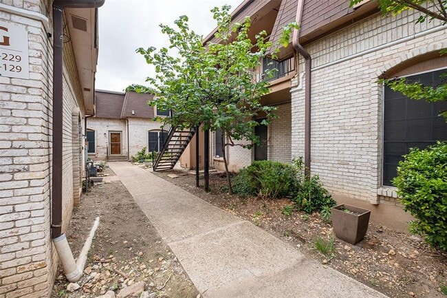 Building Photo - 7801 Shoal Creek Blvd