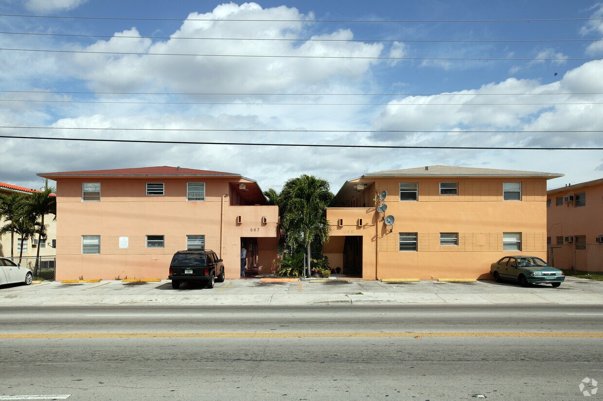 Foto principal - 659 W 29th St