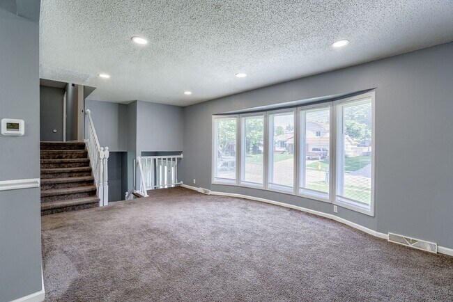Foto del edificio - Spacious 5 Bedroom In Harvey Oaks With 2 A...