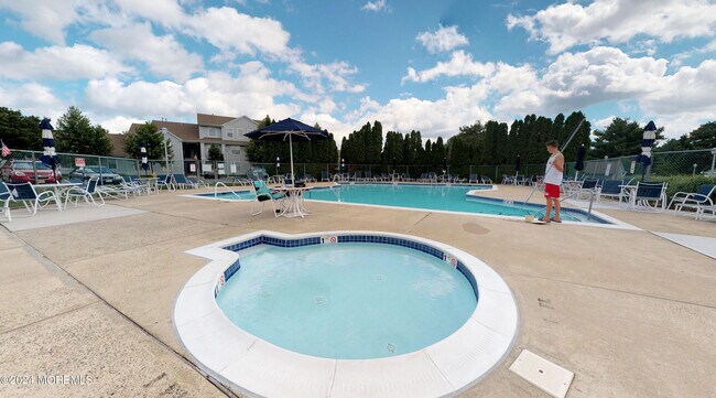 Foto del edificio - 516 Waters Edge Dr