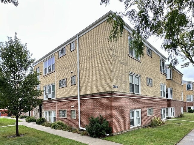 Building Photo - 6725 N California Ave