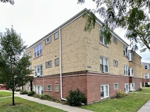 Building Photo - 6725 N California Ave