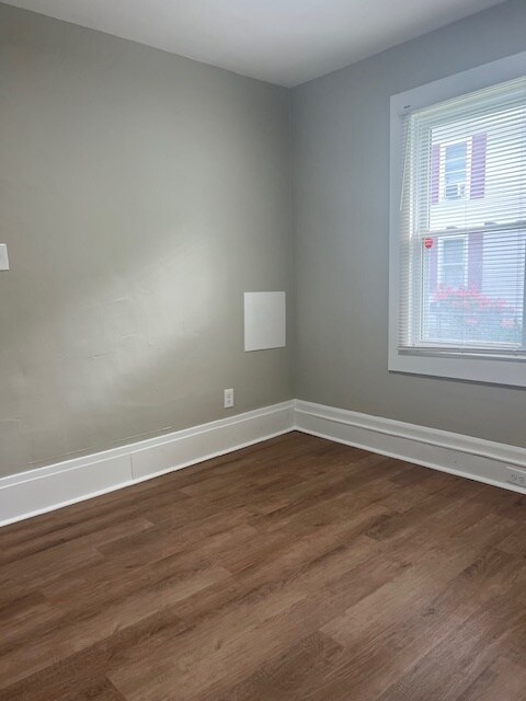 Building Photo - 823 S Division St