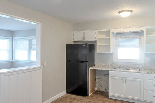 Building Photo - 3 bedroom, 2 bath Ranch with a partially finished basement