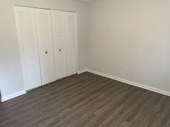 Foto del edificio - 230 S Water St