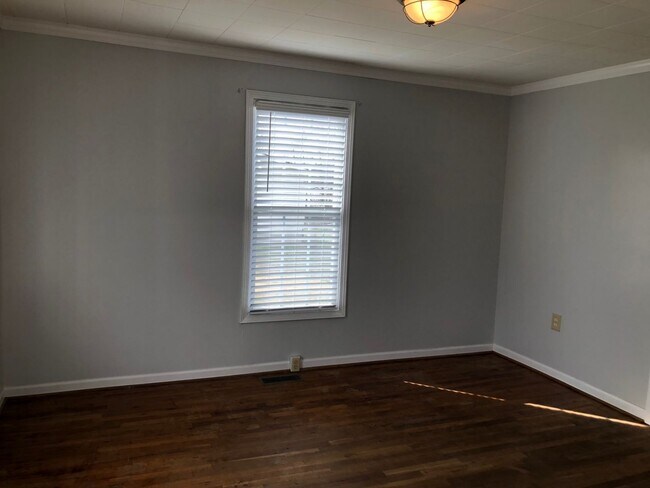 Building Photo - 2 Bdrm/1 Bath Home  ?  Bristol, TN