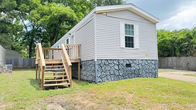 Building Photo - 2 Bedroom 2 Bath