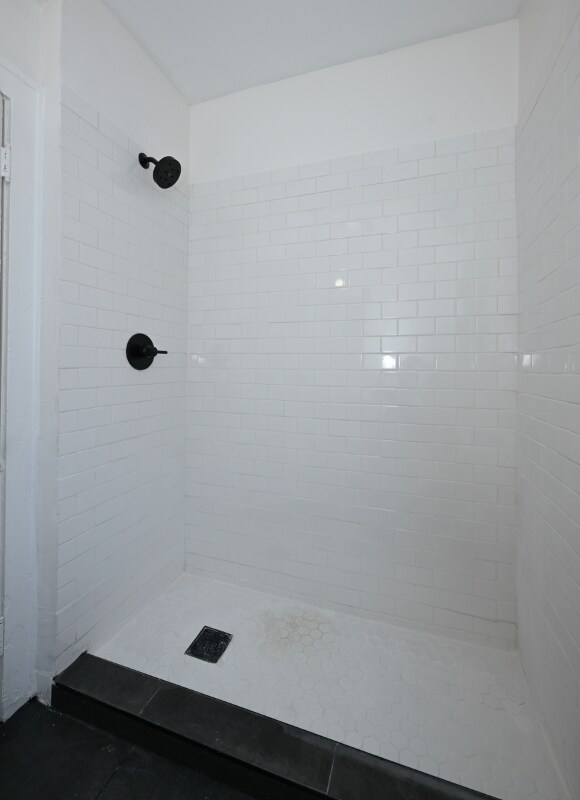 Foto del edificio - 1384 W 83rd St