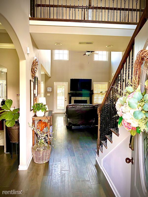 Foto del edificio - 5 br, 3.5 bath House - 1024 Meadowview Ln