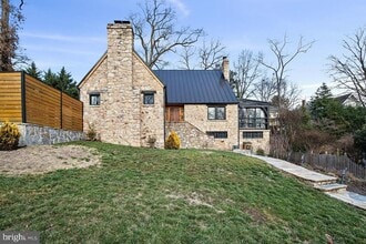 Building Photo - 2347 S Arlington Ridge Rd